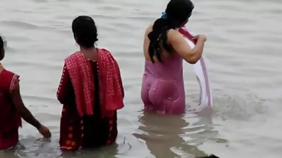 મોટા ટિટ્સ અશ્લીલ કેન્સર સાથે શિક્ષક, ચુંબન સાથે ખુરશી પર બેઠા સેકસી પીચર વીડીયો